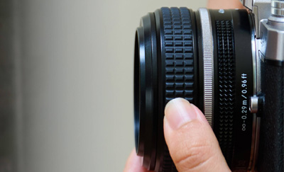 Un objectif rapide au design rétro